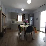 Rafa's Apartmán Qëparo
