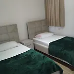 Rafa's Apartmán Qëparo