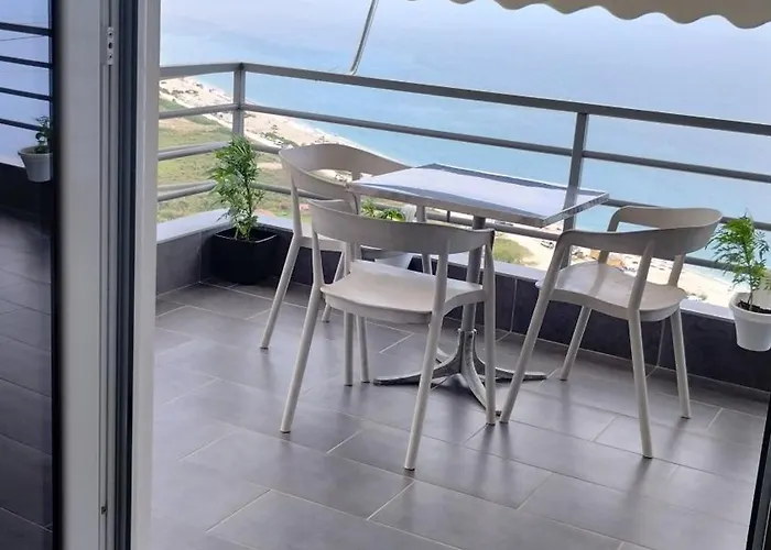 Rafa's Appartamento Qeparo