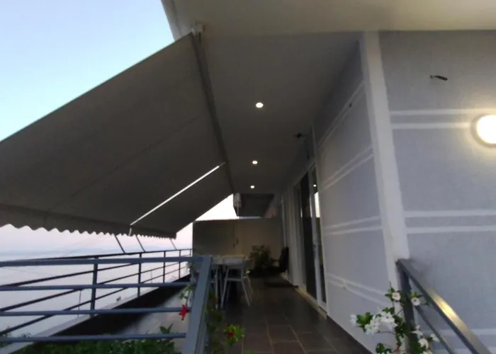 Appartamento Rafa's Qeparo