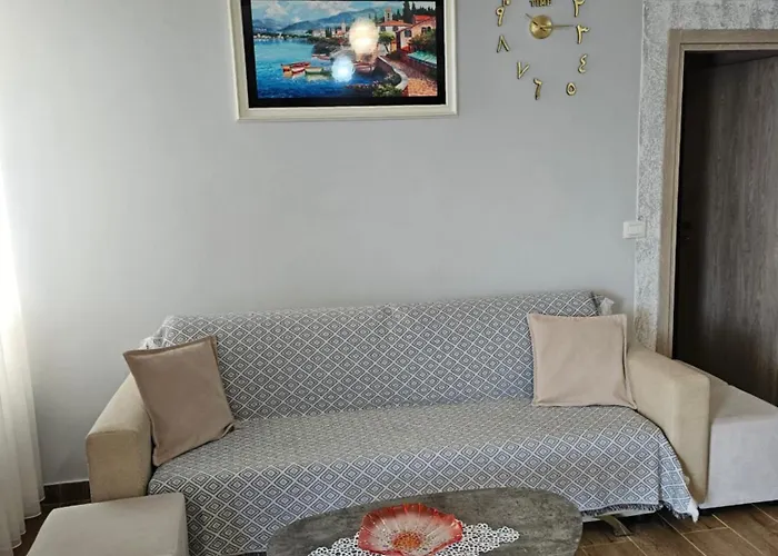 Rafa's Appartamento Qeparo